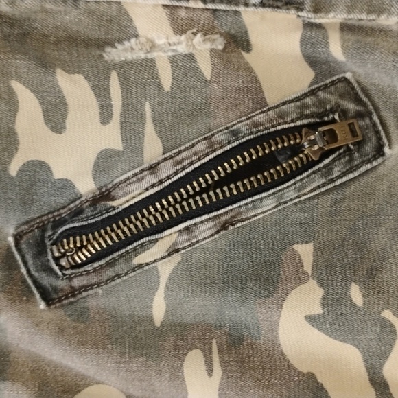 Kut From The Kloth Distressed Camouflage Jeans - Picture 6 of 12